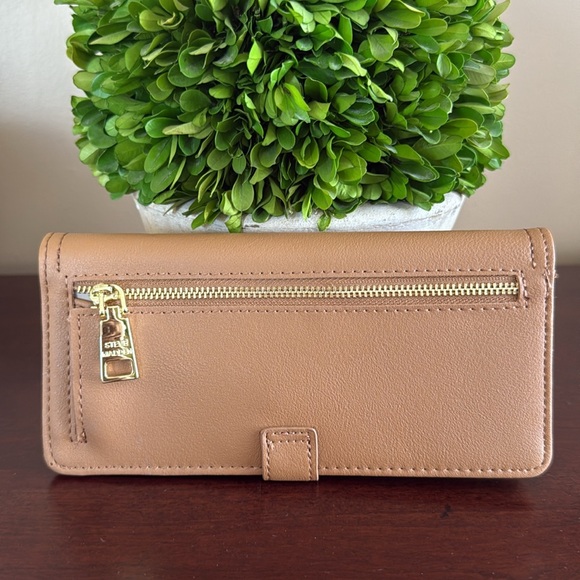 STEVE MADDEN TAN BIFOLD FLAP WITH GOLD ACCENTS WALLET 🌟NWOT🌟 - Picture 4 of 14